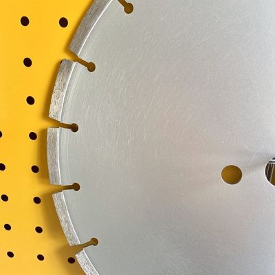 Yüksek Kaliteli Huachang 7 Inç 180×2.4/1.8×10×13T Lazer Kaynaklı Granit Beton Kuru Kesme Elmas Testere Bıçağı