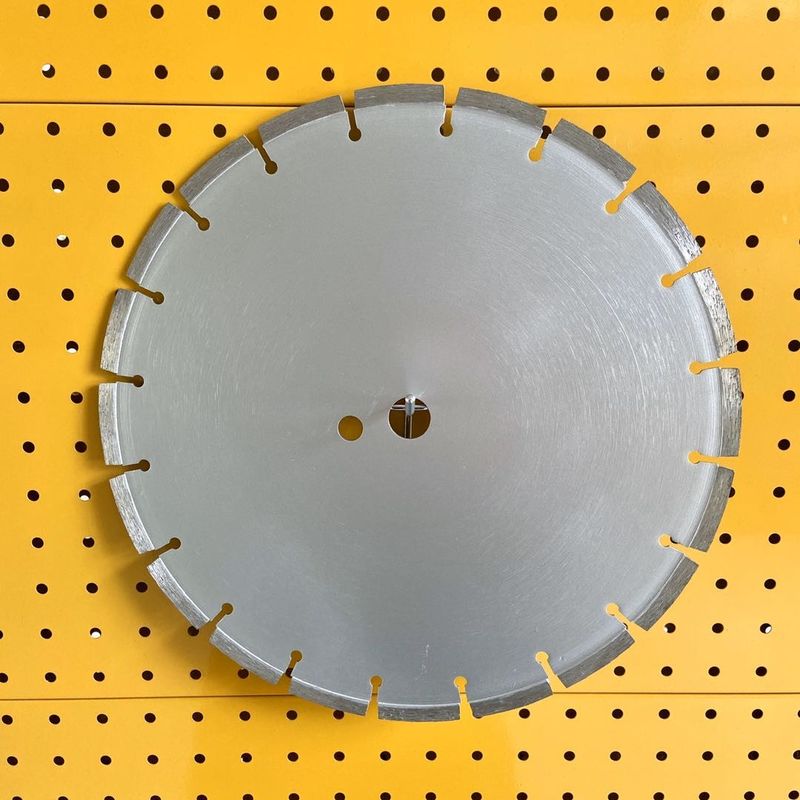 Yüksek Kaliteli Huachang 7 Inç 180×2.4/1.8×10×13T Lazer Kaynaklı Granit Beton Kuru Kesme Elmas Testere Bıçağı